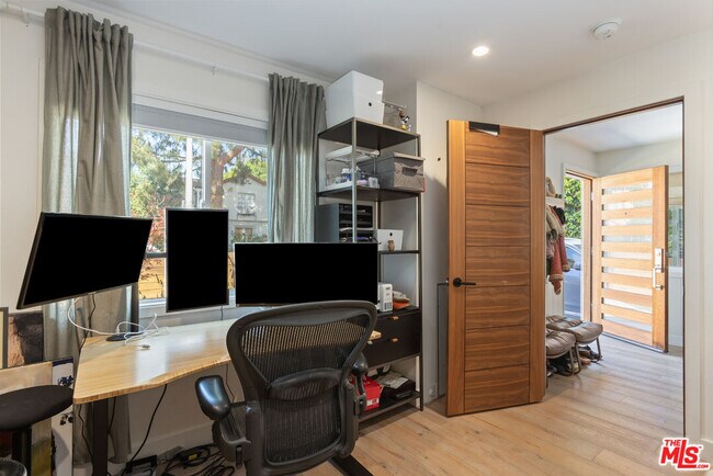 Building Photo - 4114 Edenhurst Ave