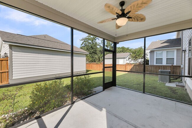 Building Photo - Stunning 4 Bed, 3.5 Bath in Oakfield of Jo...