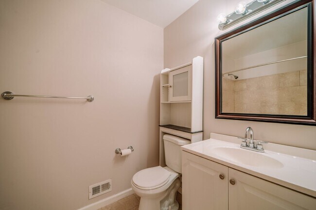 Building Photo - Spacious 5-Bedroom End-Unit Townhome in Reston with 3 Finished Levels, Renovated Kitchen & Fenced...