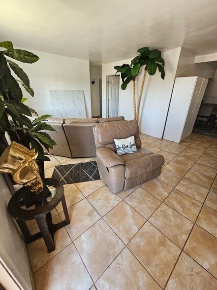 Building Photo - 6623 Almeria Ave