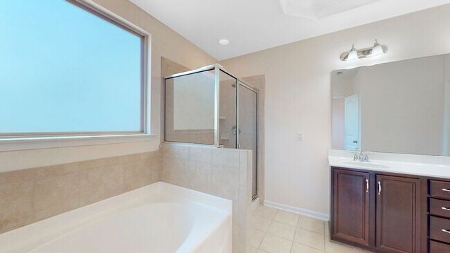 Building Photo - Inviting End Townhome with Loft, Granite Kitchen & 2-Car Garage , Near RTP, RDU, I-40 & I-540