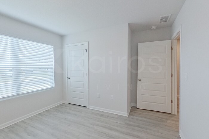 Building Photo - 317 Monarch Ln