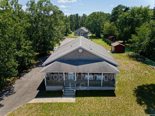 Building Photo - 756 Lakehurst Rd
