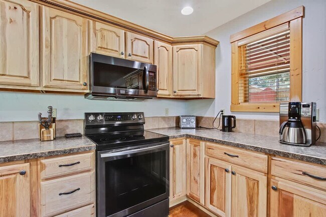 Building Photo - 816 Reedy Ln