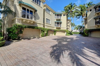 Building Photo - 921 Osceola Dr