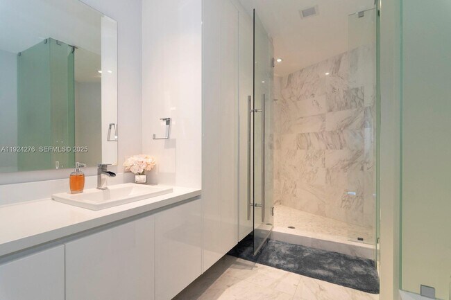 Building Photo - 701 N Fort Lauderdale Beach Blvd