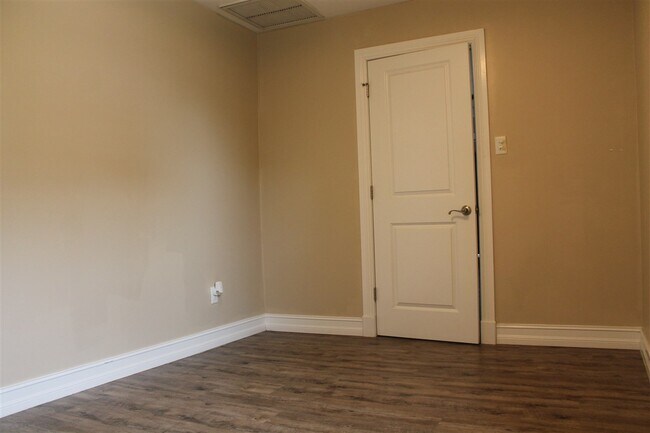 Building Photo - 46 Dolphin Dr