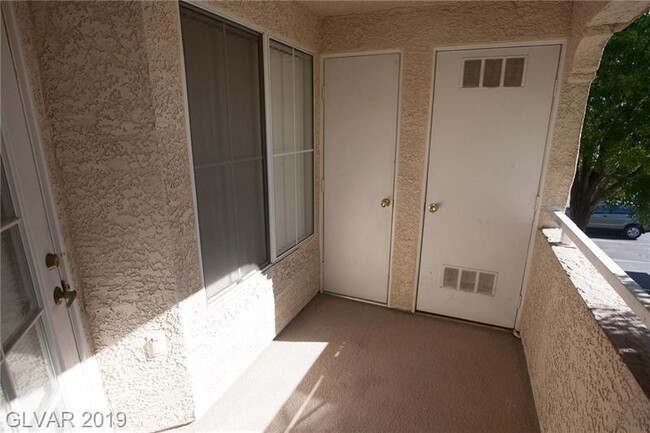 Building Photo - Unfurnished 2 Bd / 2 Ba Condo in a Beautif...