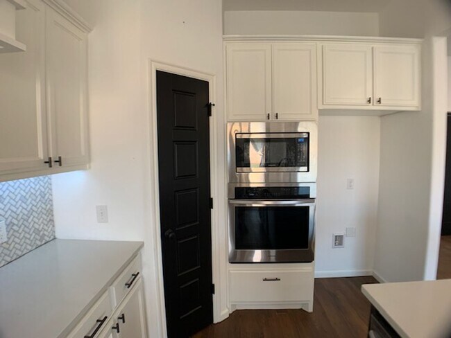 Building Photo - Edmond 3 bed Deer Creek