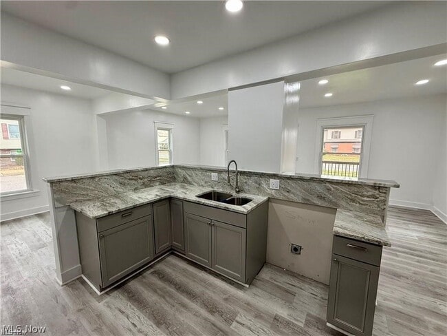 Building Photo - 338 N Wooster Ave