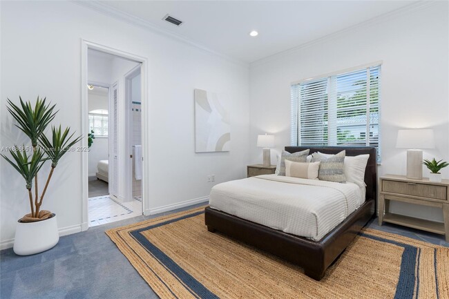 Building Photo - 305 N Hibiscus Dr