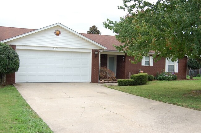 Primary Photo - Super Cute Home In Excellent Location!
