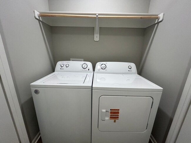 Building Photo - 650-652 Fall Meadow