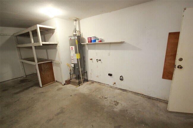 Building Photo - 5302 Town Park Blvd