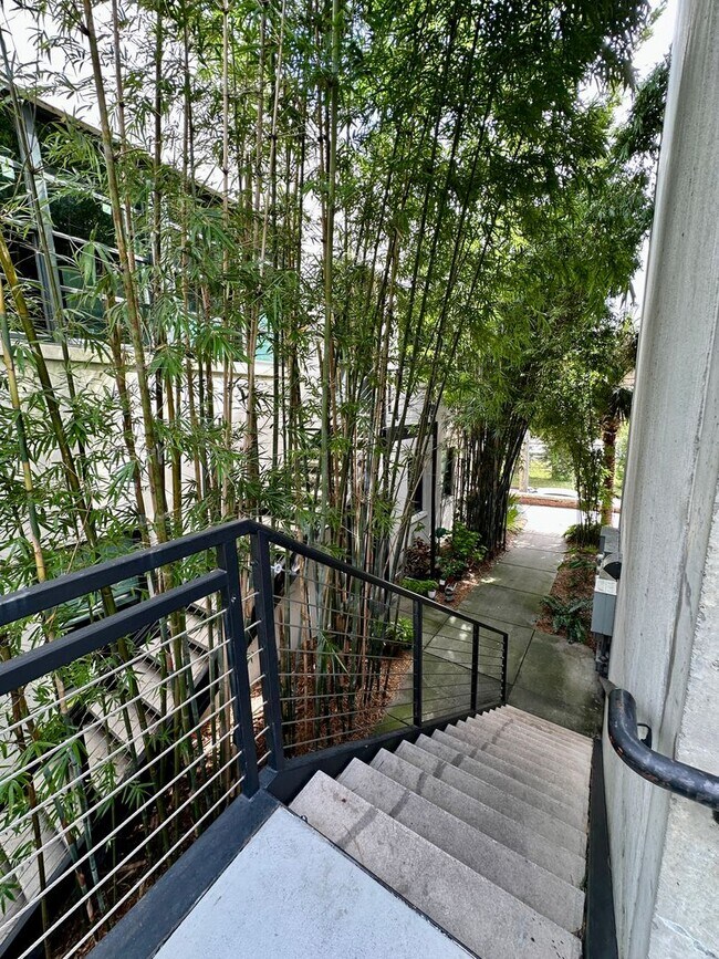 Building Photo - 2 BED | 2.5 BATH | URBAN CONDO | DOWNTOWN ...