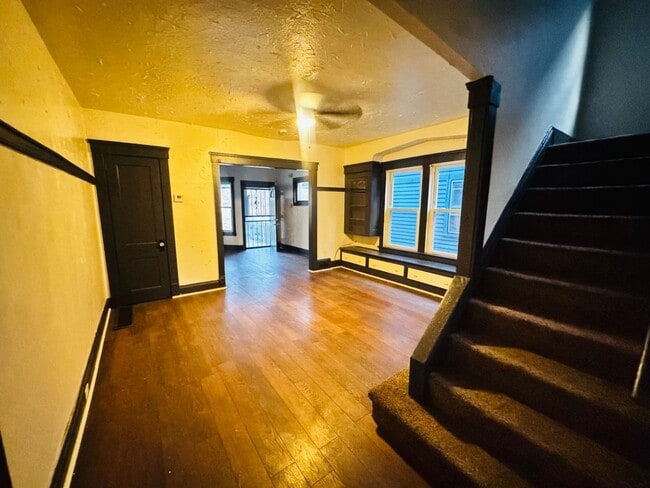 Building Photo - 576 E 110th St