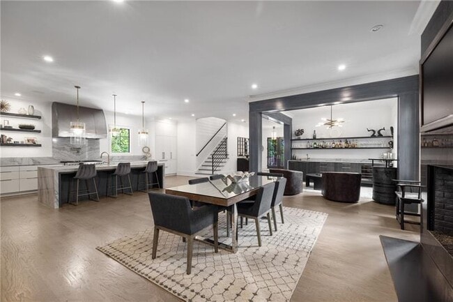 Building Photo - 306 Pinecrest Rd NE