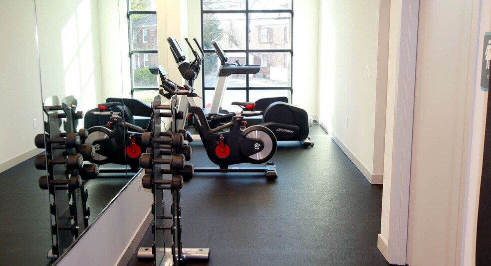 Building Photo - 2317 Huntington Ave