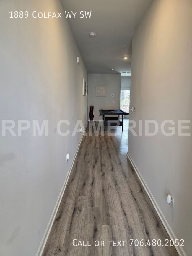 Building Photo - For Rent: Stunning 3-Bed, 3-Bath Townhome ...