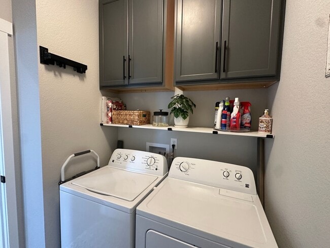 Building Photo - Low-Maintenance Living with the Best View in the Neighborhood