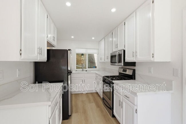 Building Photo - 905 Pellegrini St