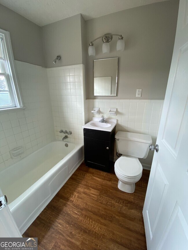 Building Photo - 639 Reese St