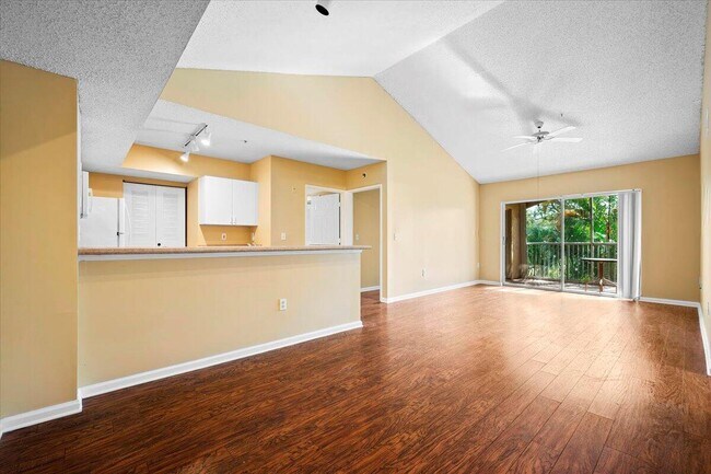 Building Photo - 272 Village Blvd