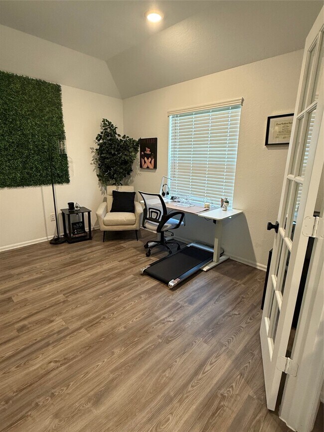 Building Photo - 3618 Oakvale Dr