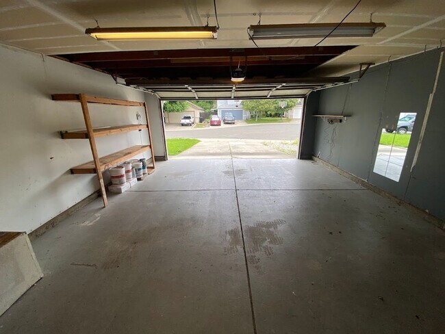 Building Photo - Charming Antelope Home - Open House Tuesday April 28th 4-4:30 PM