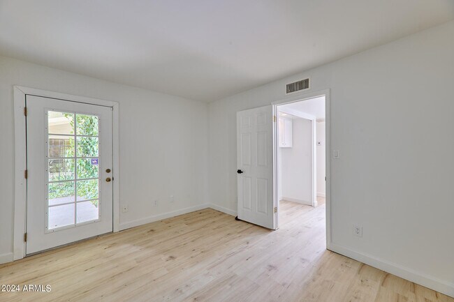 Building Photo - 5550 N 71st St