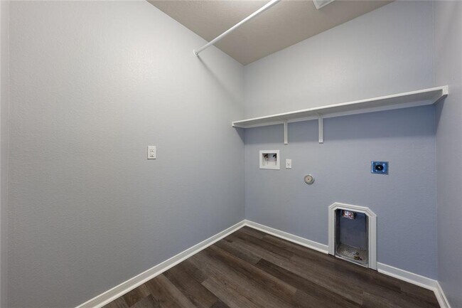 Building Photo - 414 Pentire Way