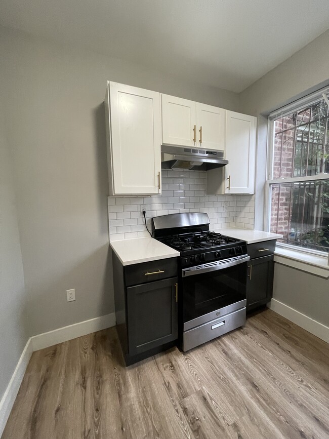 698-700 Chancellor Ave 305 - 695 Chancellor Ave