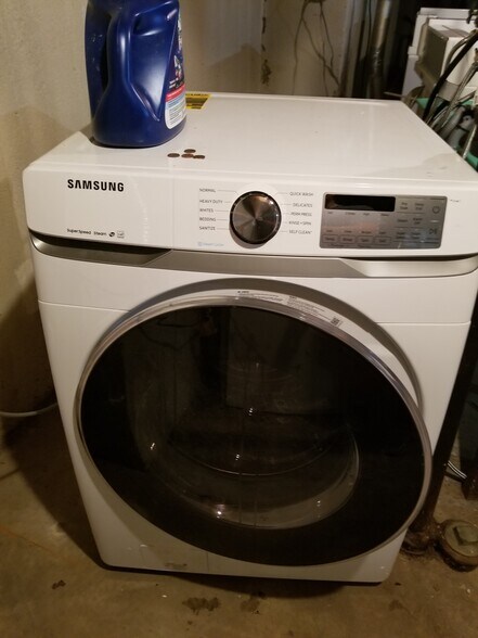 Building Photo - 4030 W 13 Mile Rd