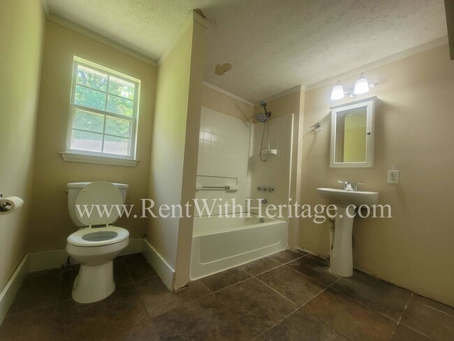 Building Photo - ENJOY THE PRESTIGE OF THIS CHARMING HOME I...