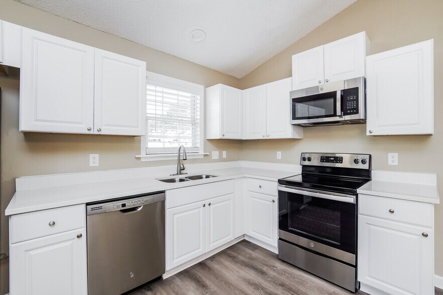 Building Photo - 2 W Boxley Dr