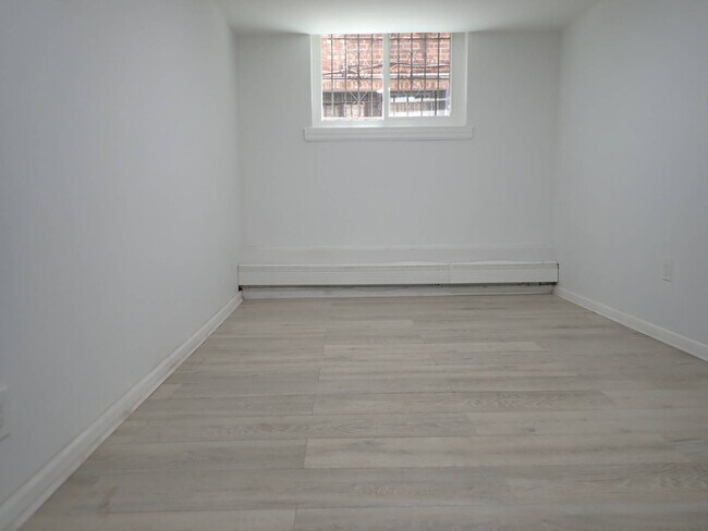 Building Photo - 663 E 94th St