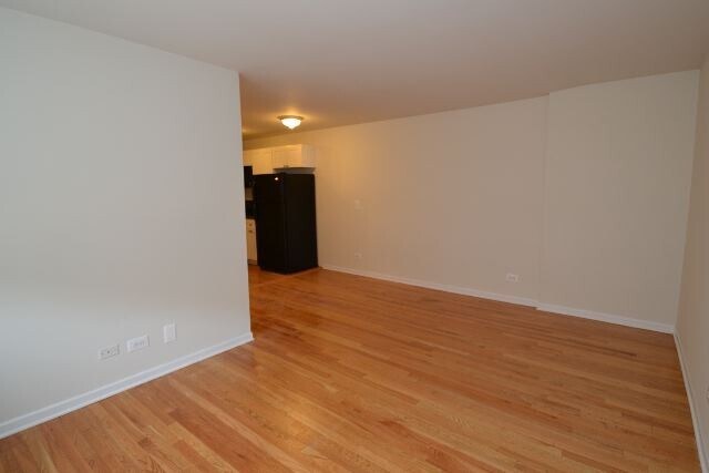 Building Photo - 6954 N Sheridan Rd