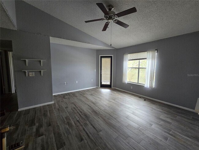 Building Photo - 5267 Images Cir