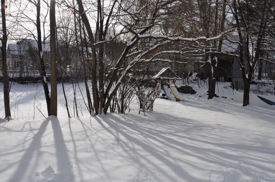 Building Photo - 703 Blossom St