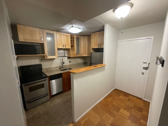 Building Photo - Spacious RiverPark 1 bedroom located near ...