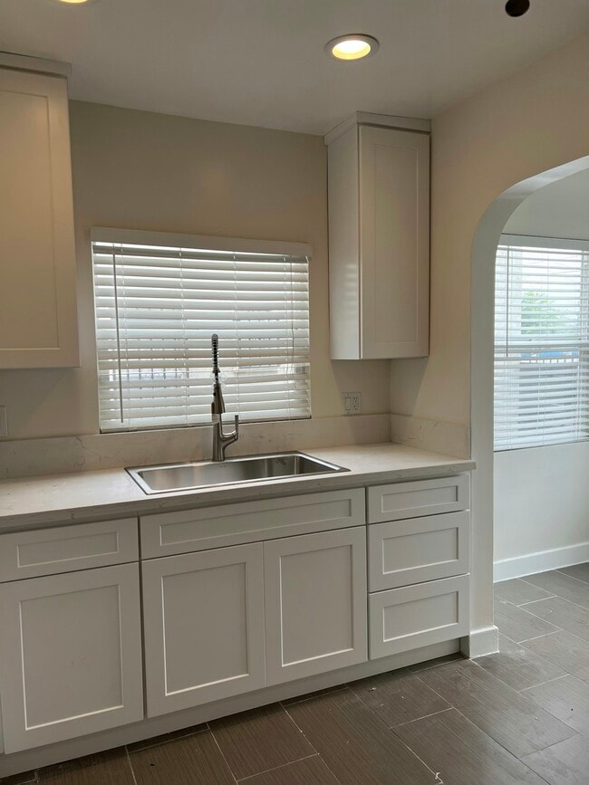 Building Photo - 7826 La Salle Ave