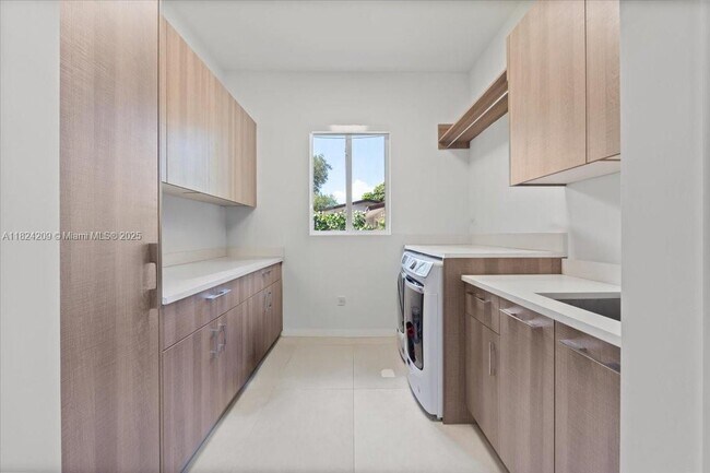 Building Photo - 9025 SW 114th St