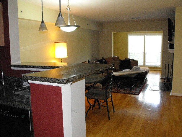 Building Photo - 3175 Summit Square Dr