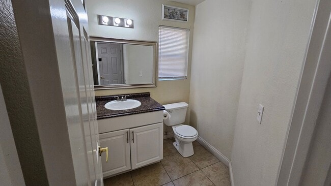 Building Photo - 4 Bedroom!  Buffalo & Smoke Ranch Area!