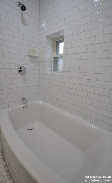 Building Photo - 15 Avalon St