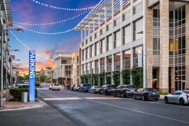 Building Photo - 5450 E Deer Valley Dr