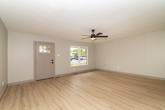 Building Photo - 4 Magnolia Ct