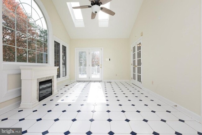 Building Photo - 14209 Floral Park Dr