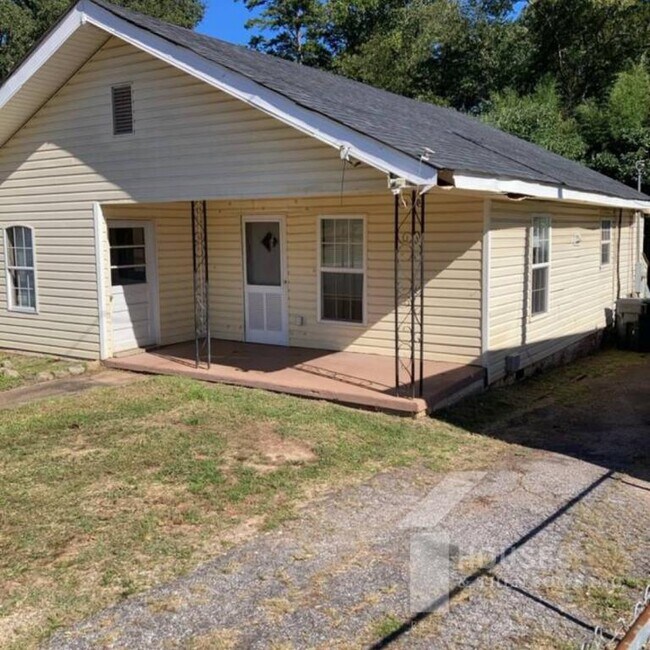 Primary Photo - 108 Davis St