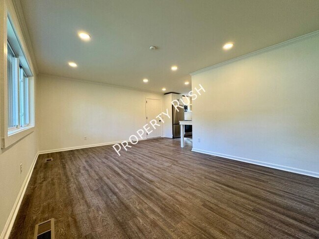 Building Photo - 824 Clift St